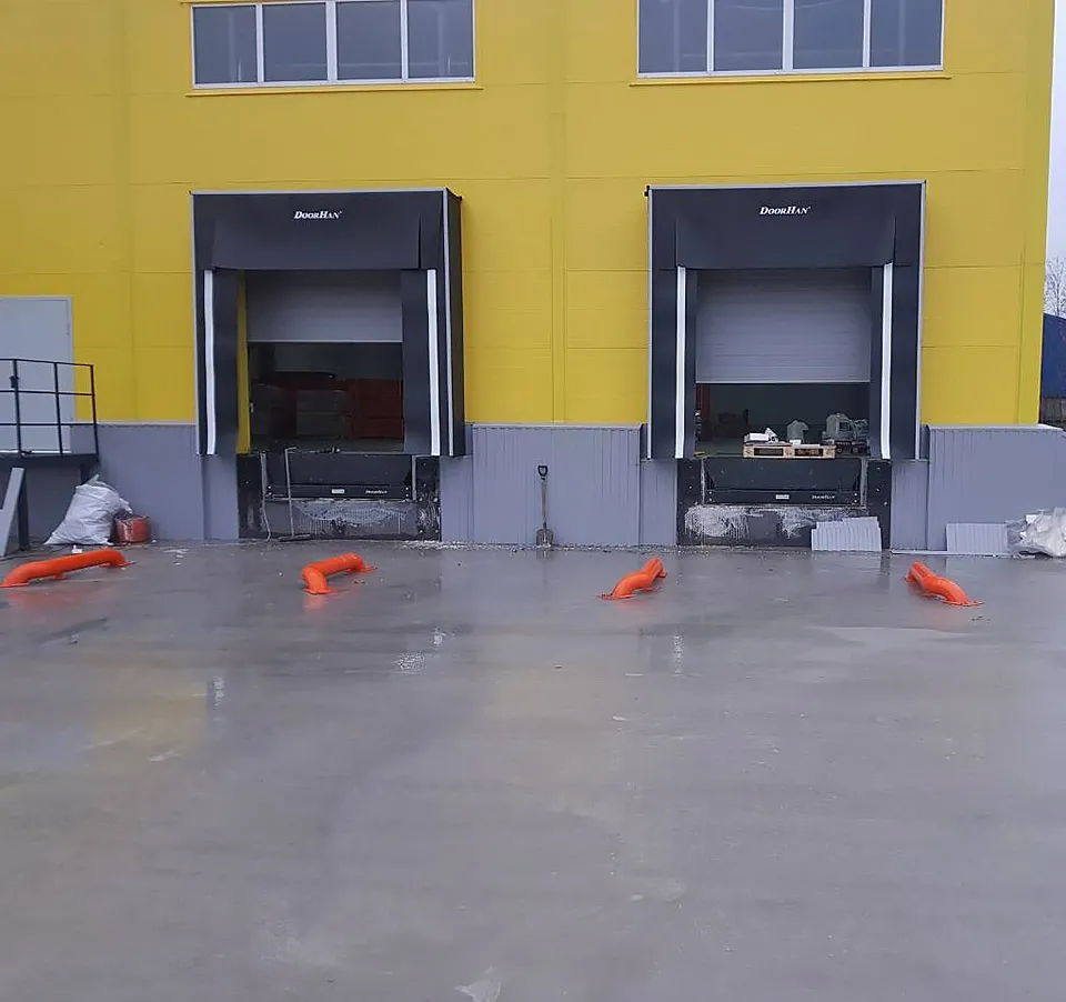 Установка перегрузочного оборудования на складе розничной сети