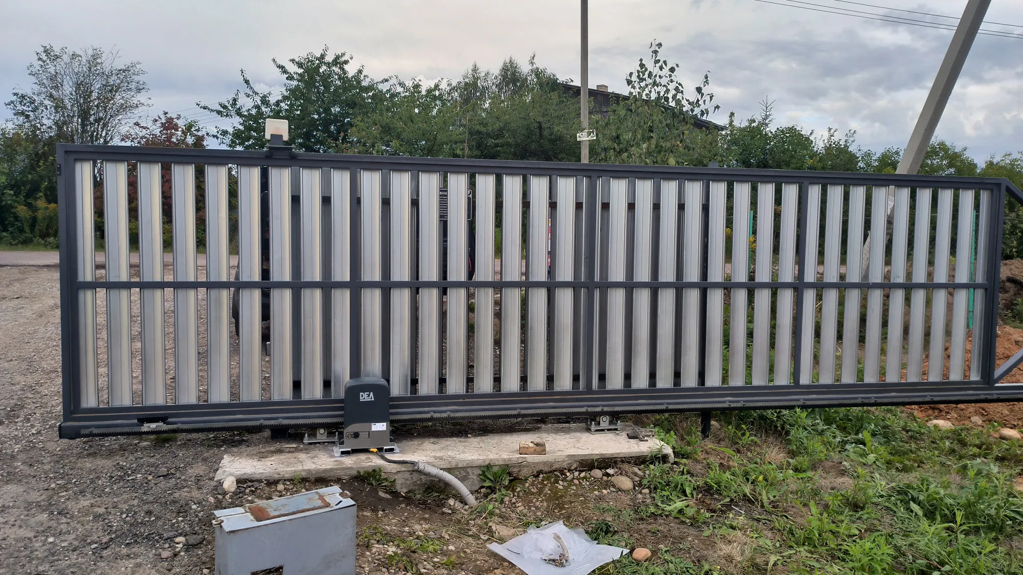 Установка привода DEA на откатные ворота