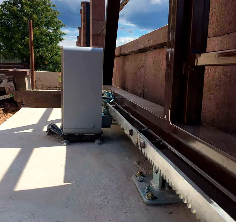 Сборка откатных ворот в Вилейке