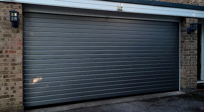Ворота гаражные подъемно-секционные DoorHan RSD01 автоматические антрацит