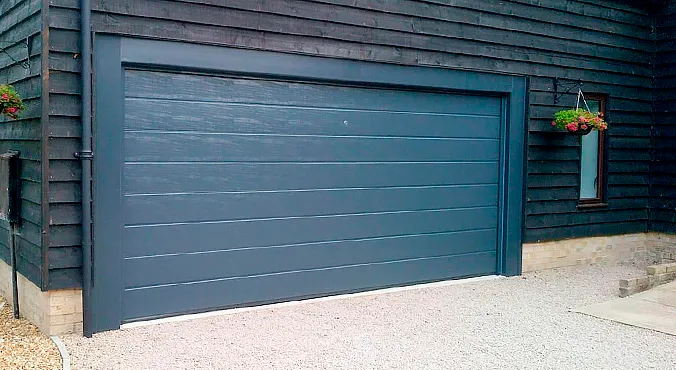 Подъемно-секционные ворота в гараж DoorHan RSD01 автоматические