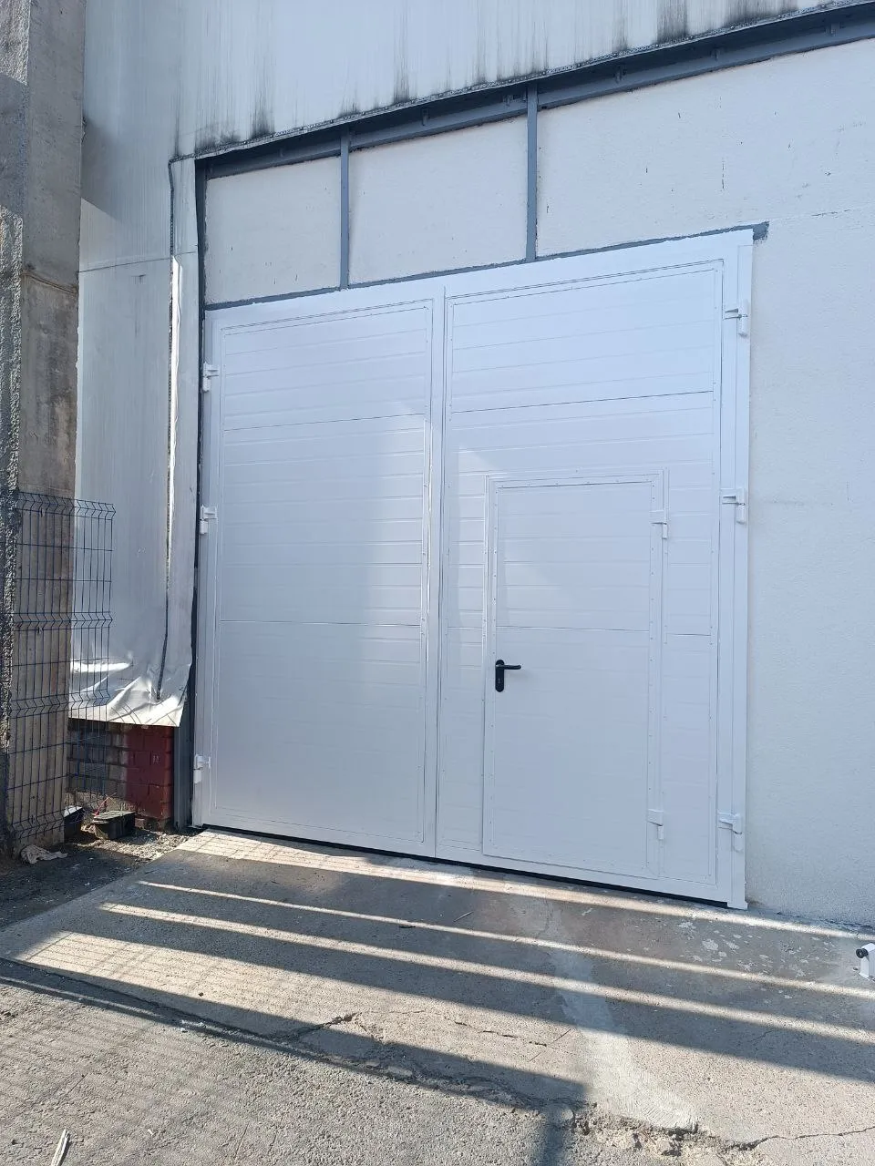 Ворота распашные двупольные утепленные Техноград Р2