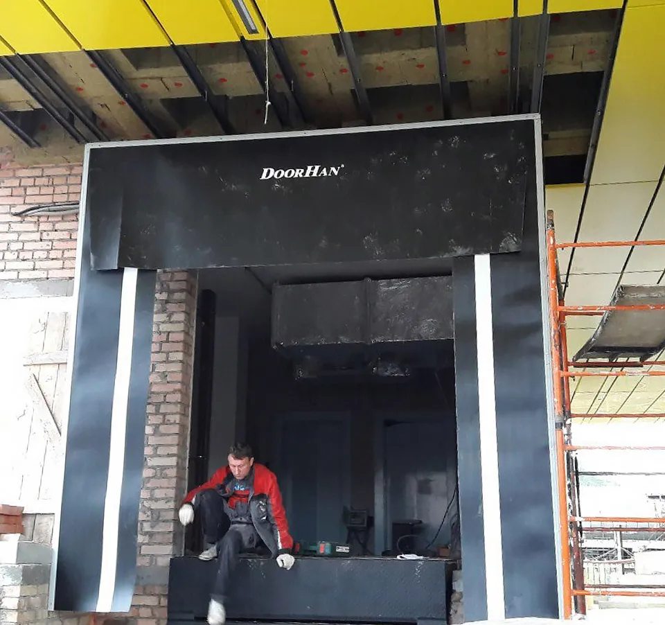 Уравнительные платформы и герметизаторы проема для магазинов