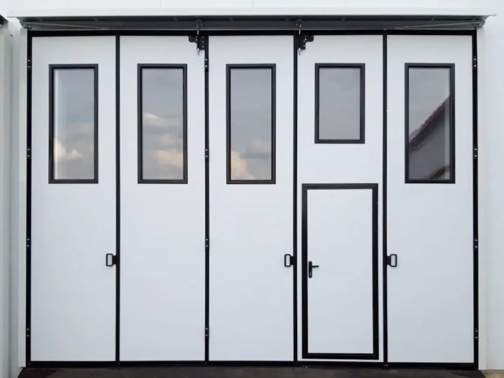 Ворота промышленные складчатые DoorHan IFG-LG