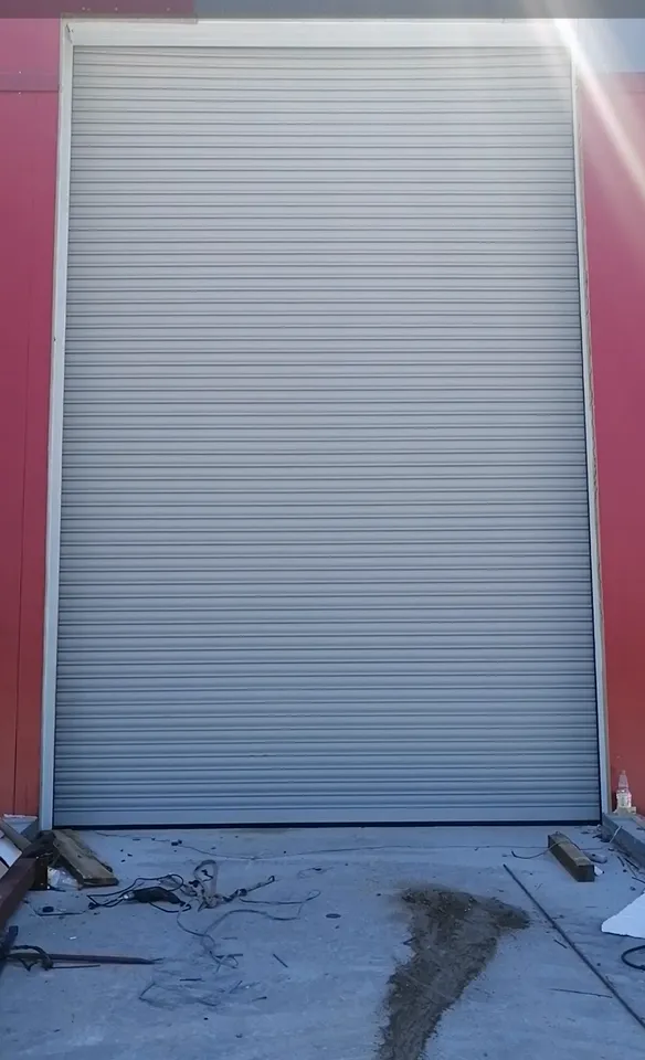 Рулонные ворота из стальных профилей RAL 9003 (белый)