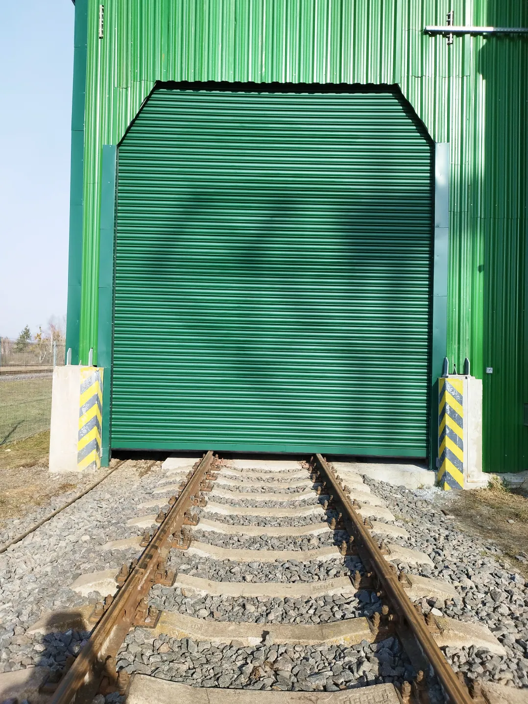 Рулонные ворота из стальных профилей RHS117