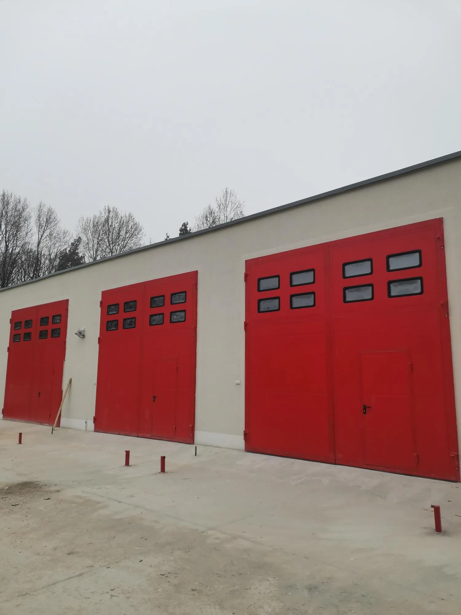 Ворота распашные утепленные Техноград красные