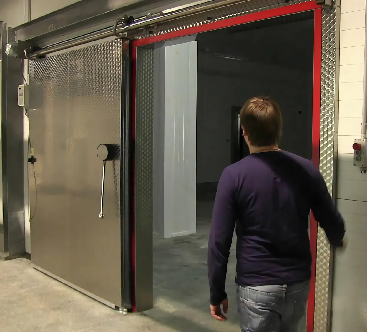 Ремонт холодильных дверей и ворот