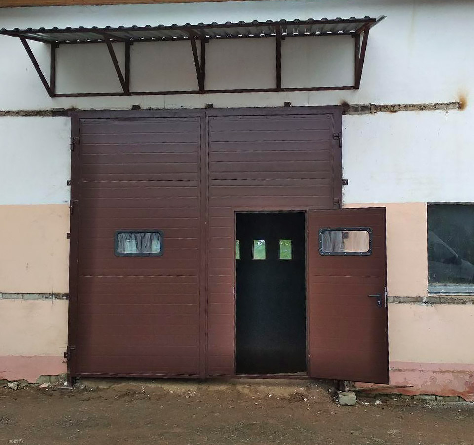 Распашные ворота из сэндвич-панелей ТЕХНОГРАД в Ратомке