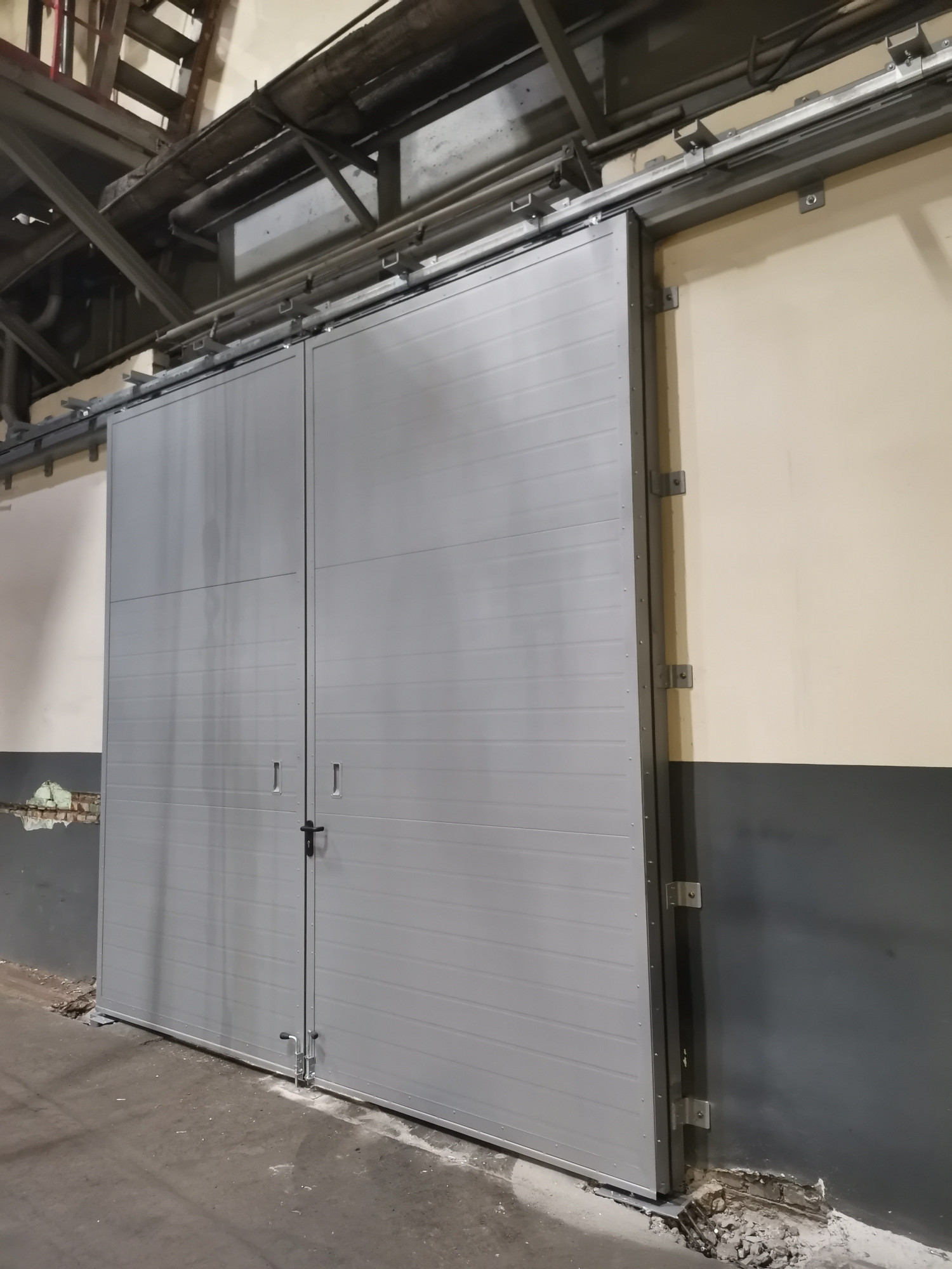 Ворота откатные двухстворчатые подвесные 3720х3620