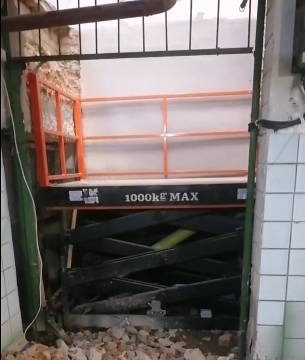 Подъёмный стол для сети магазинов Санта