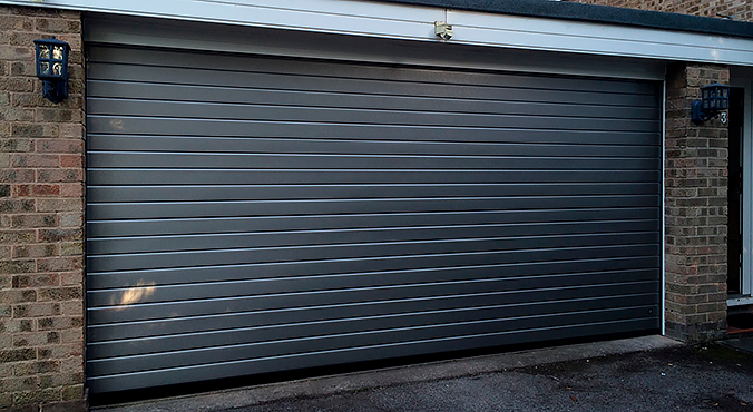 Ворота гаражные подъемно-секционные DoorHan RSD01 автоматические антрацит