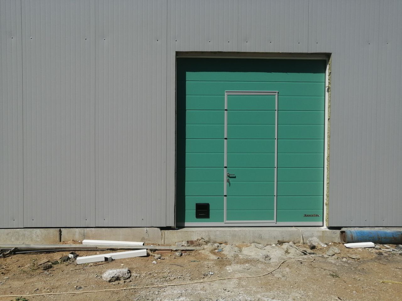  Промышленные секционные ворота 2600х2950