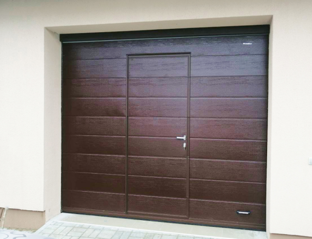 Врезка калитки для гаража, склада, цеха