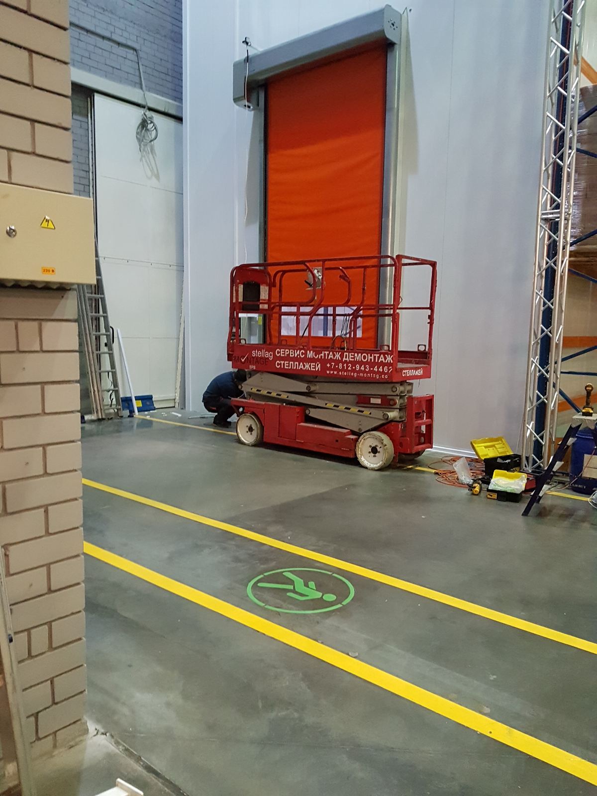 Установка скоростных рулонных ворот SpeedRoll SDI