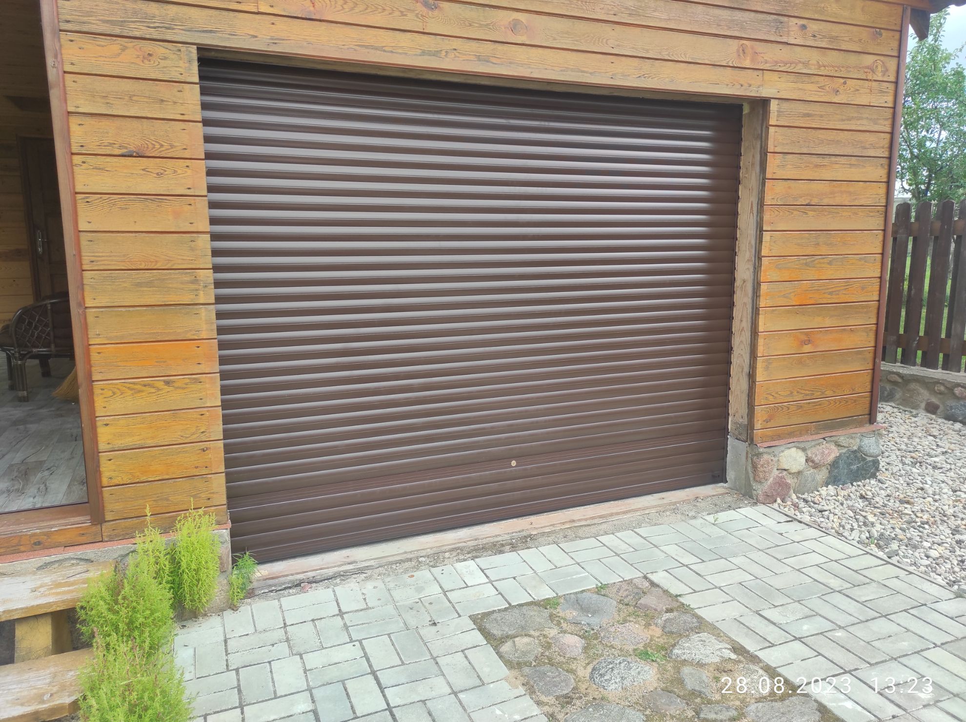 Роллетные ворота 2580х2070 красно-коричневые