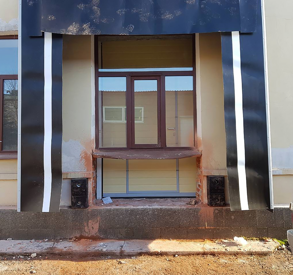 Монтаж герметизаторов проема со складной рамой