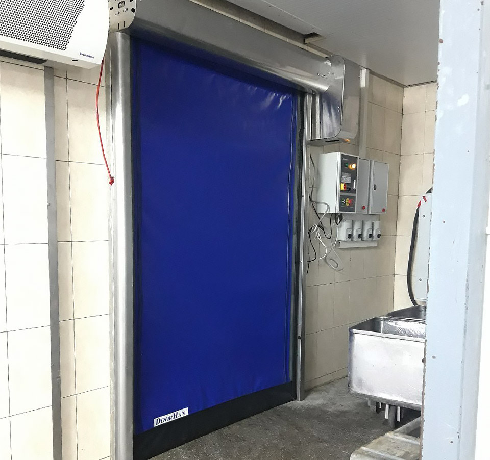 Скоростные ворота DoorHan SpeedRoll SDF для мясоперерабатывающего предприятия