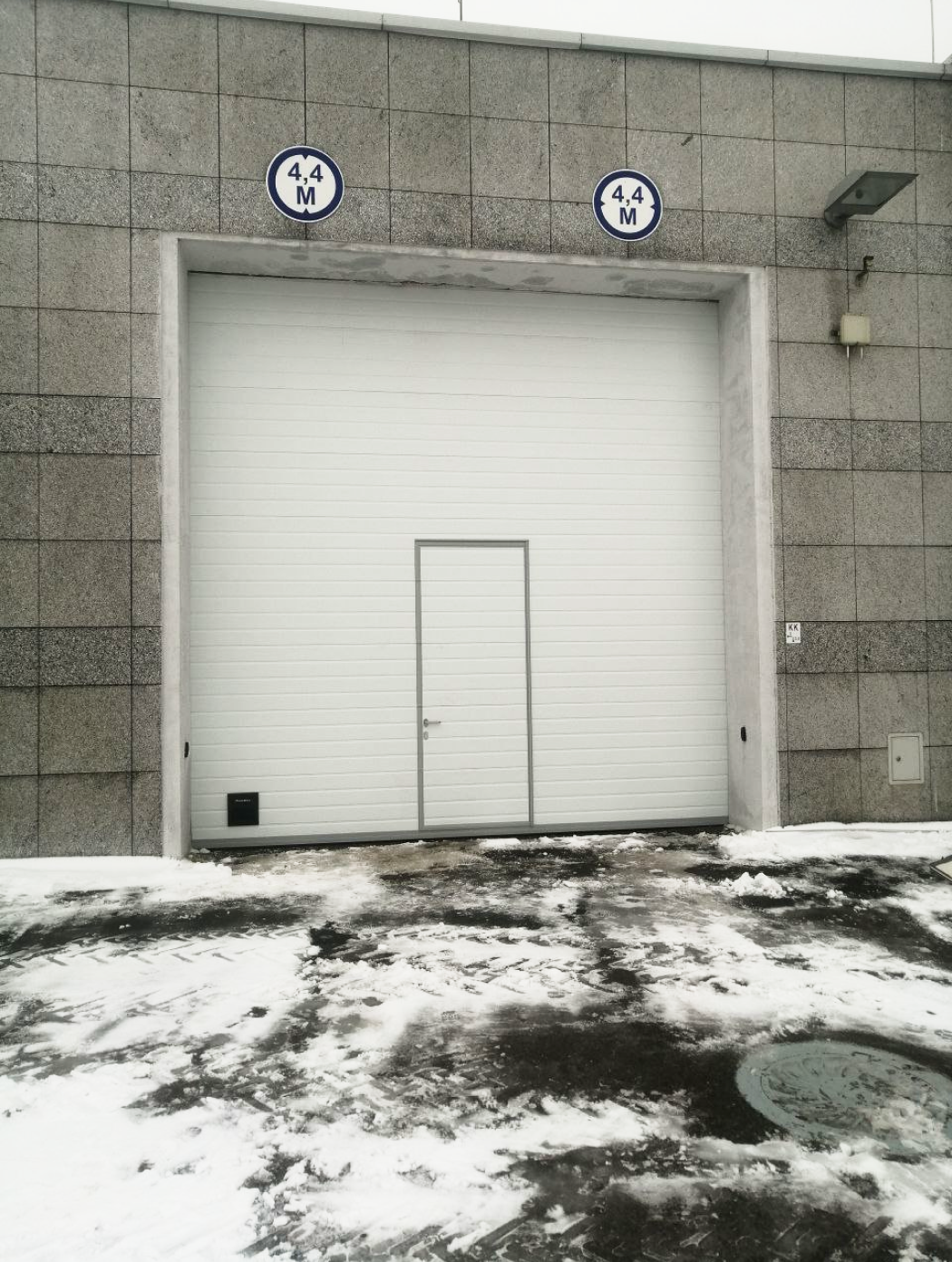 Автоматические промышленные секционные ворота ISD01 для автомойки