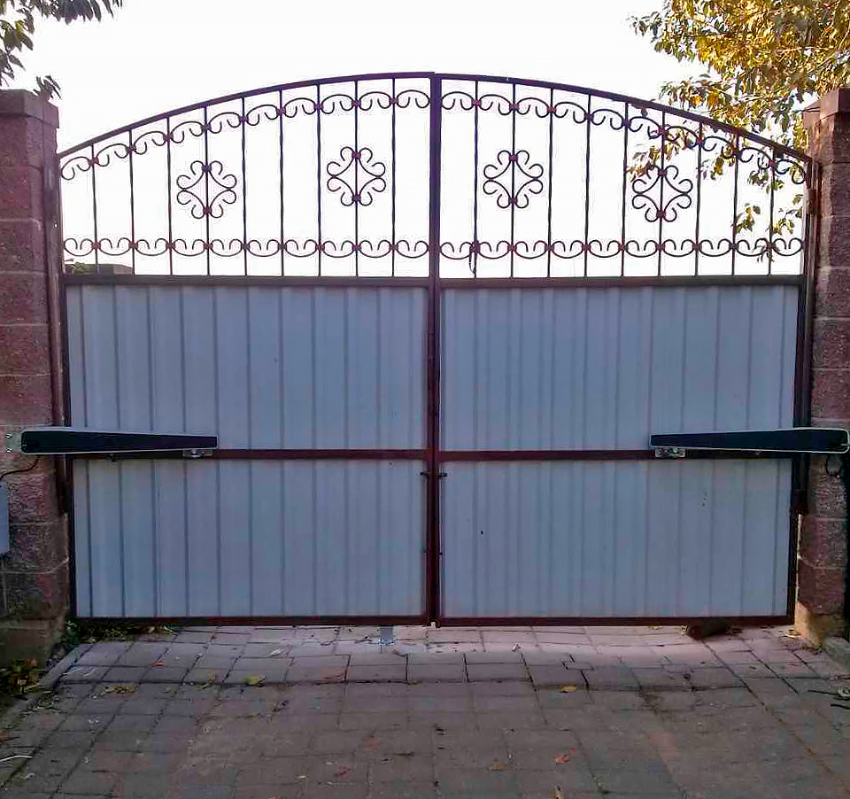 Электромонтаж автоматики для распашных ворот в Снов