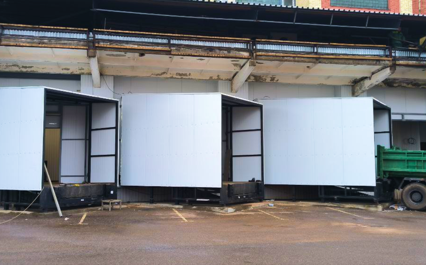 Уравнительная платформа и перегрузочный тамбур