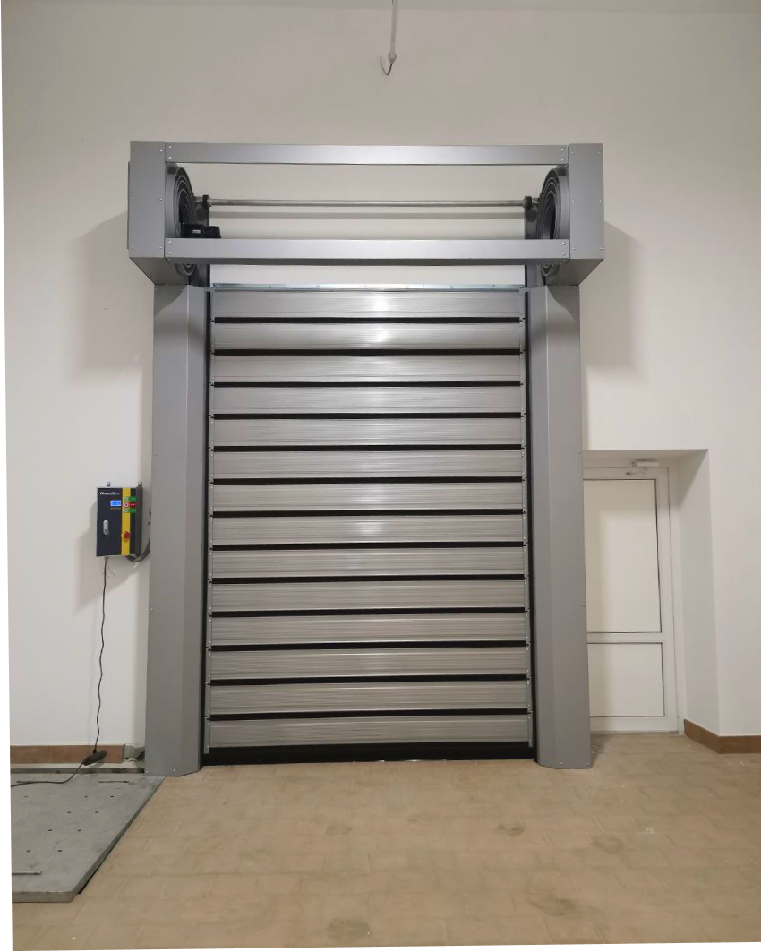 Скоростные спиральные ворота для молочного завода