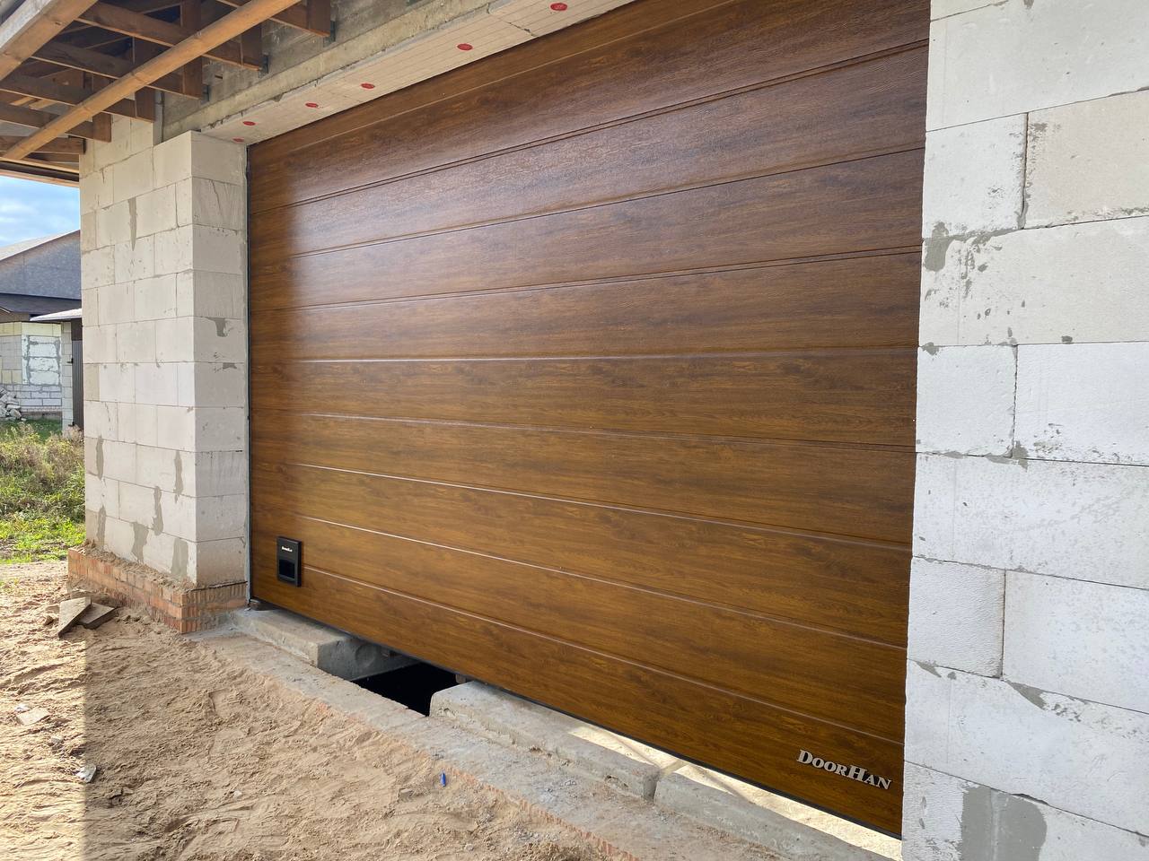 Секционные ворота ISD01 4000х2600 в гараж