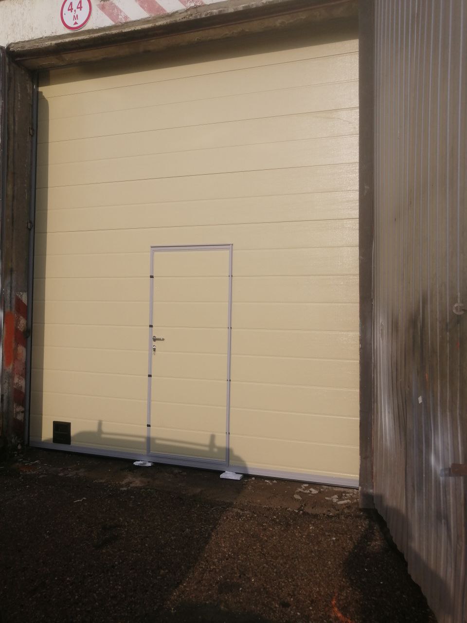 Промышленные ворота секционные ISD01 4000х4400