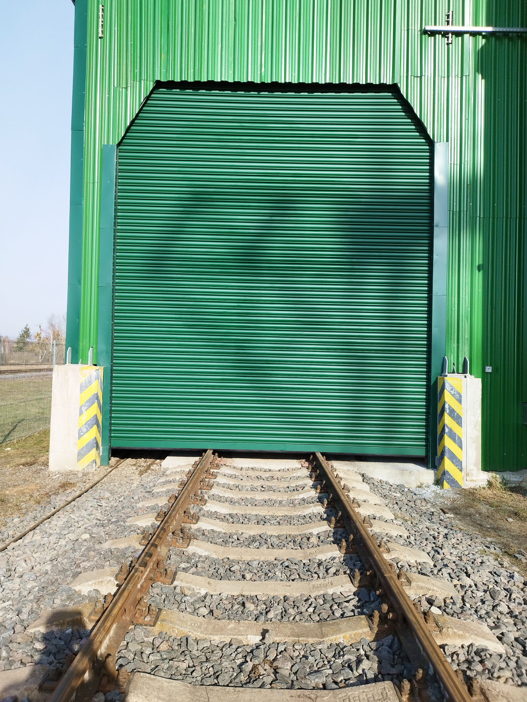 Рулонные ворота из стальных профилей RHS117