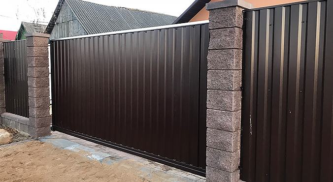 Откатные ворота с зашивкой профилированным листом на проезд до 4 метров