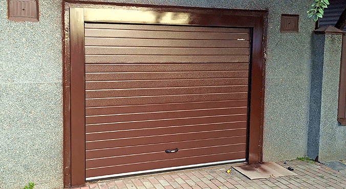 Ворота подъемные гаражные DoorHan RSD02ALU коричневые