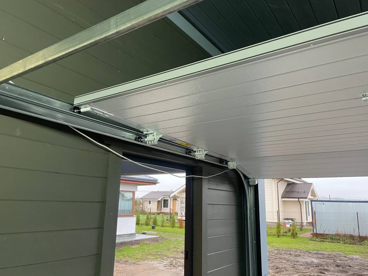 Ворота открытые внутри гаража.jpg Ворота открытые внутри гаража.jpg