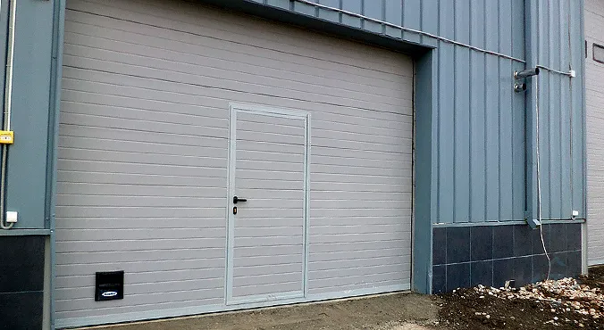 Промышленные секционные ворота