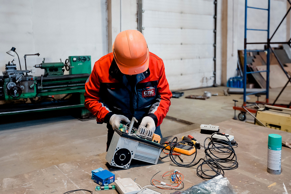 Сервисное обслуживание и ремонт секционных ворот Сервисное-обслуживание-и-ремонт-секционных-ворот.jpg