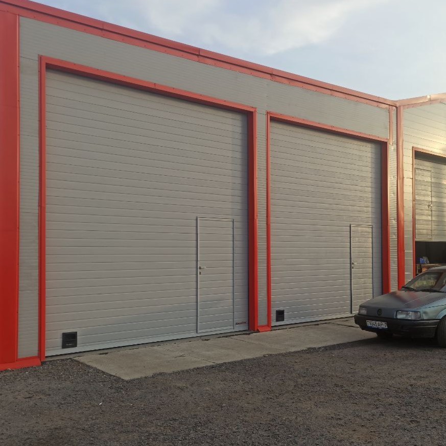 Промышленные секционные ворота DoorHan ISD01 в Шушарах.jpg Промышленные секционные ворота DoorHan ISD01 в Шушарах.jpg