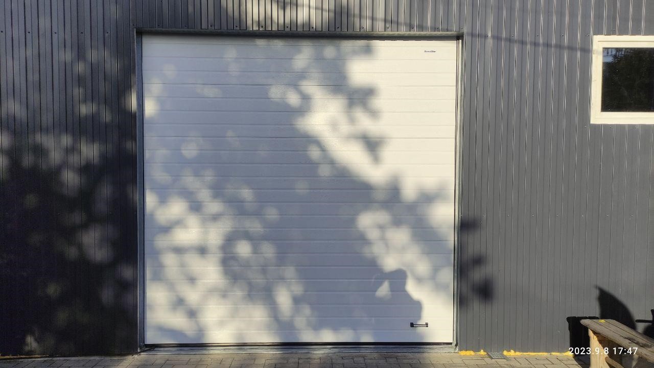 Гаражные секционные автоматические ворота 12.jpg