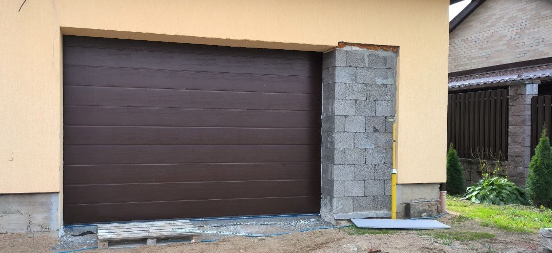 Автоматические ворота в цвете RAL8017.jpg Автоматические ворота в цвете RAL8017.jpg