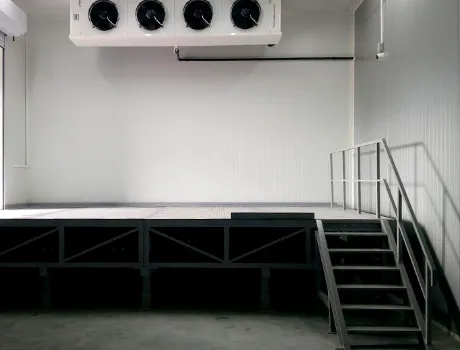 Стационарный перегрузочный стол